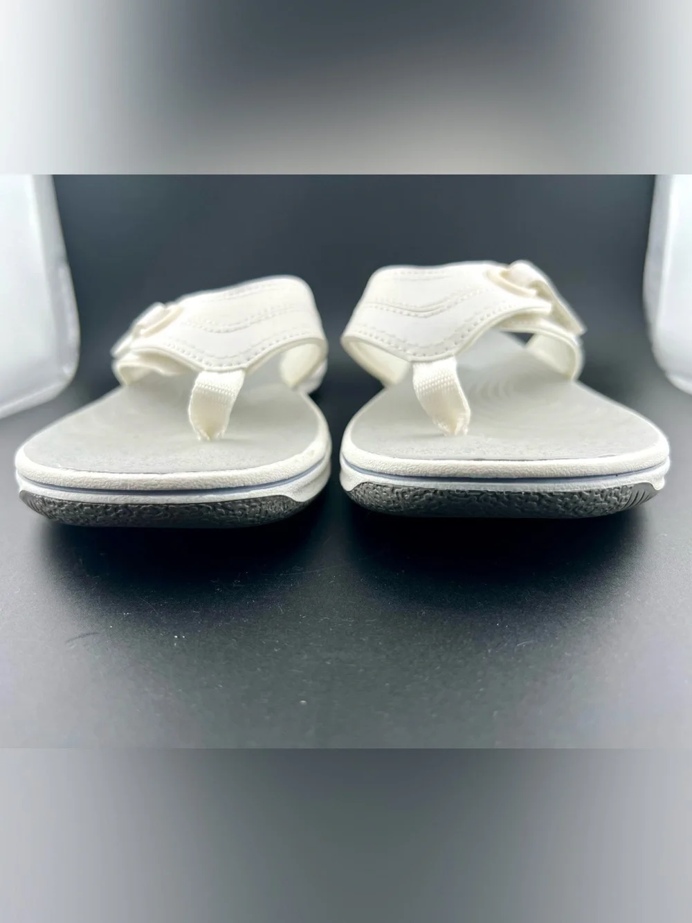 Clarks Cloudsteppers Cushion Soft Flip Flop Summer Sandals White / Gray Sz 8 EUC
